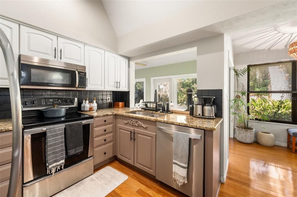 For Sale: $380,000 (3 beds, 2 baths, 1952 Square Feet)