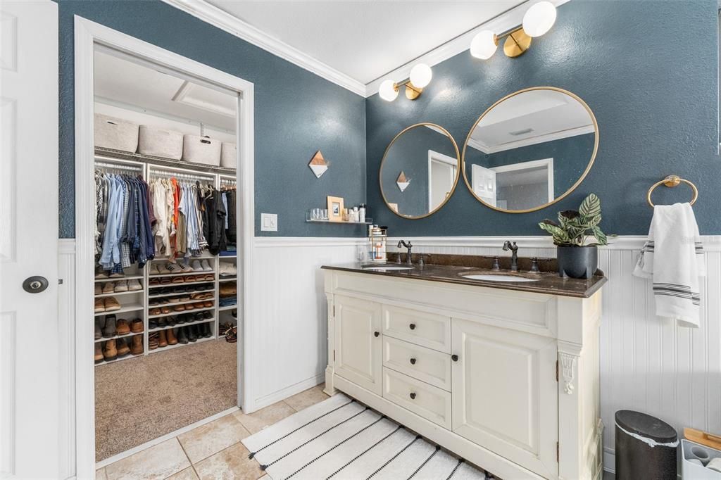 For Sale: $380,000 (3 beds, 2 baths, 1952 Square Feet)