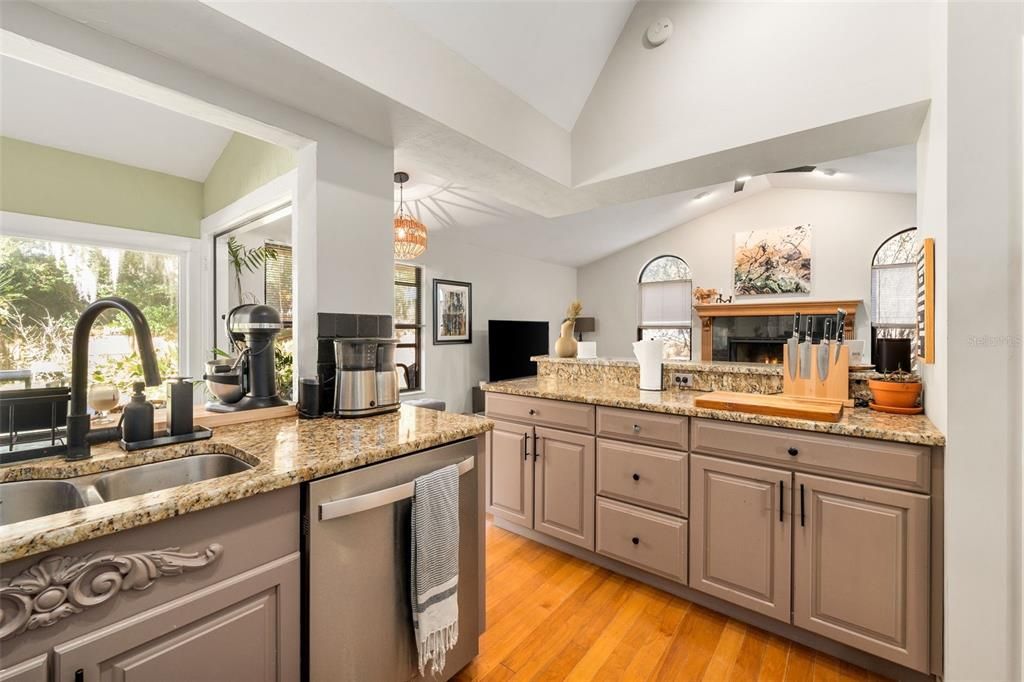 For Sale: $380,000 (3 beds, 2 baths, 1952 Square Feet)