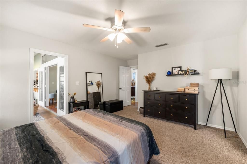 For Sale: $380,000 (3 beds, 2 baths, 1952 Square Feet)