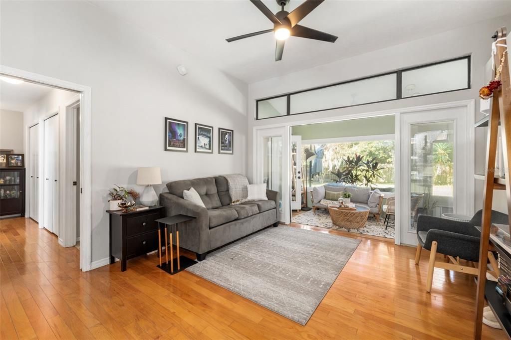 For Sale: $380,000 (3 beds, 2 baths, 1952 Square Feet)