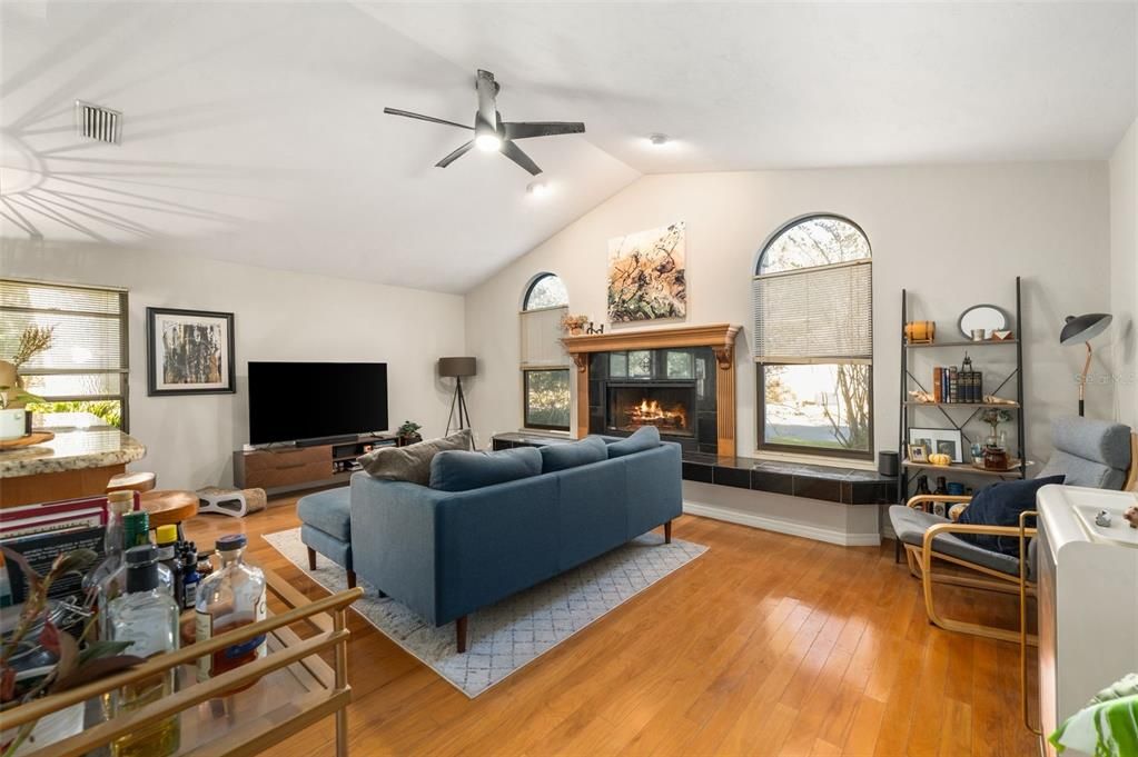 For Sale: $380,000 (3 beds, 2 baths, 1952 Square Feet)