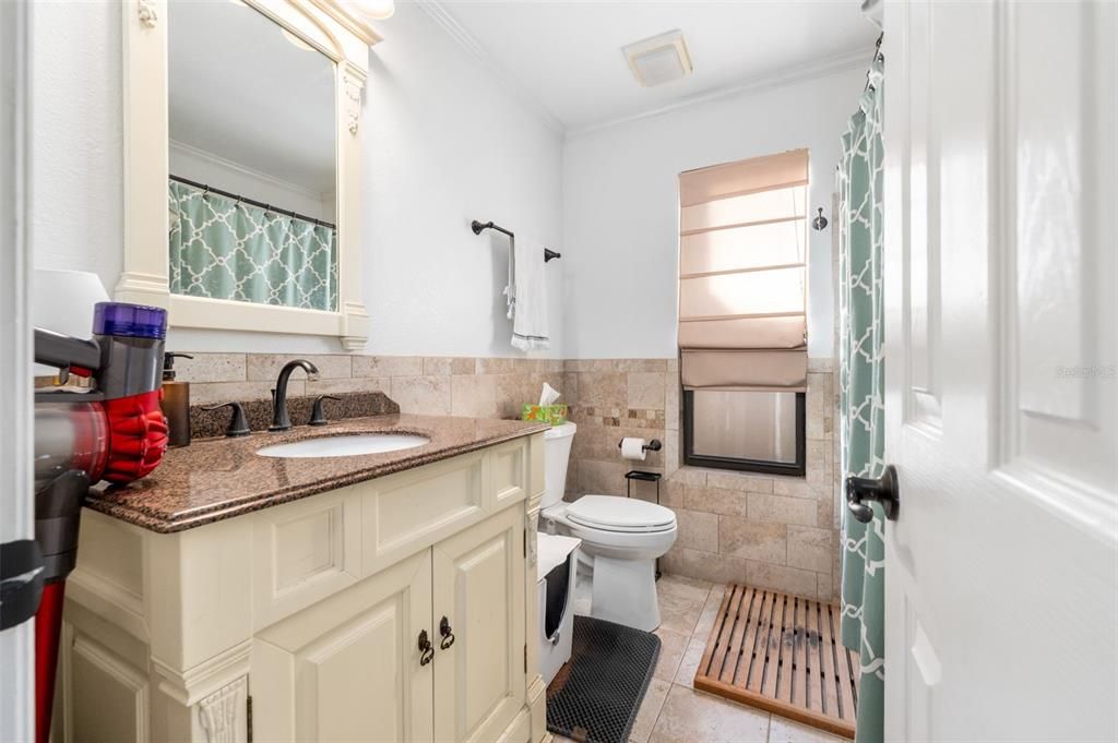 For Sale: $380,000 (3 beds, 2 baths, 1952 Square Feet)