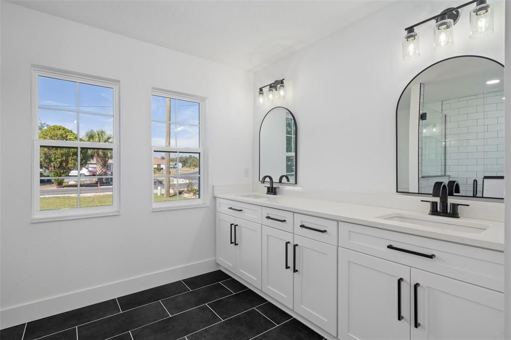 合同活跃: $334,900 (3 贝兹, 2 浴室, 1486 平方英尺)