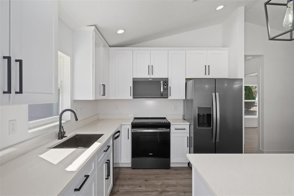 合同活跃: $334,900 (3 贝兹, 2 浴室, 1486 平方英尺)