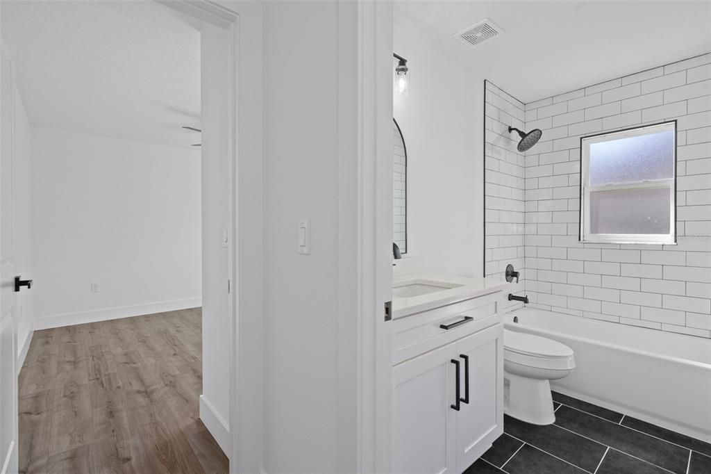 合同活跃: $334,900 (3 贝兹, 2 浴室, 1486 平方英尺)