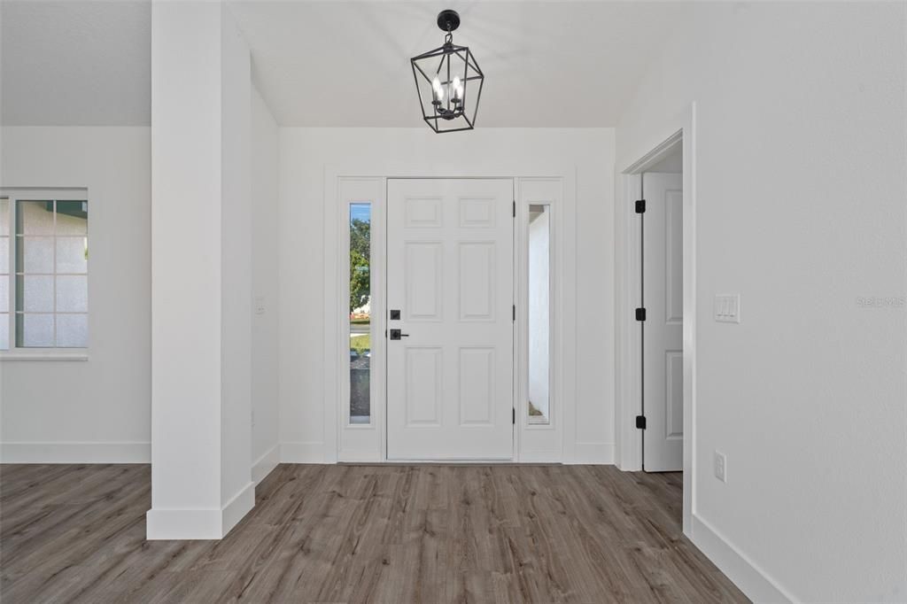 合同活跃: $334,900 (3 贝兹, 2 浴室, 1486 平方英尺)