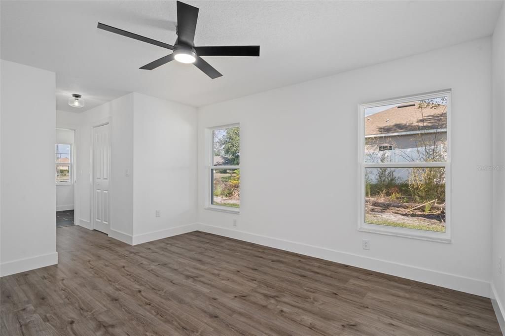 合同活跃: $334,900 (3 贝兹, 2 浴室, 1486 平方英尺)