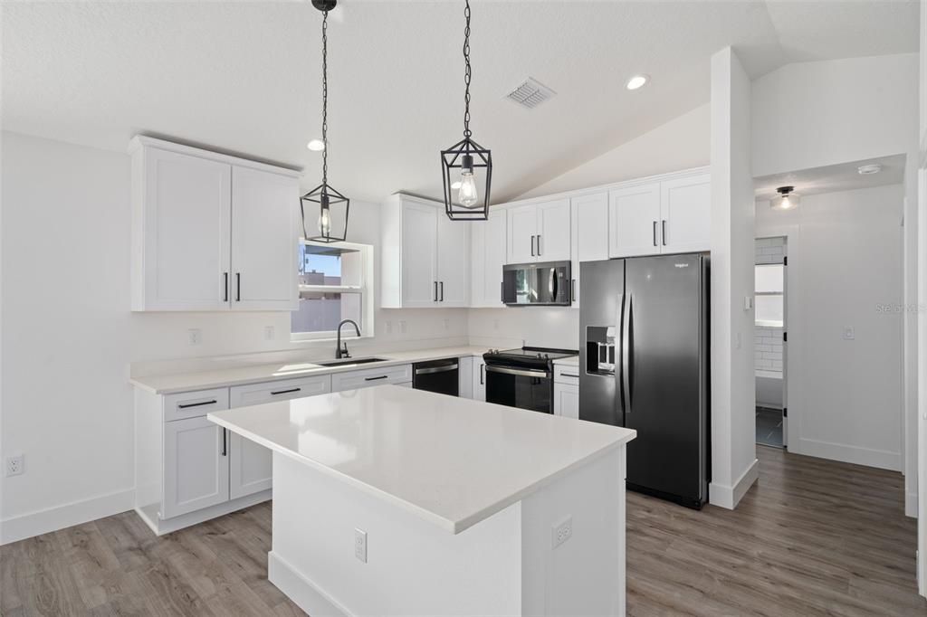 合同活跃: $334,900 (3 贝兹, 2 浴室, 1486 平方英尺)