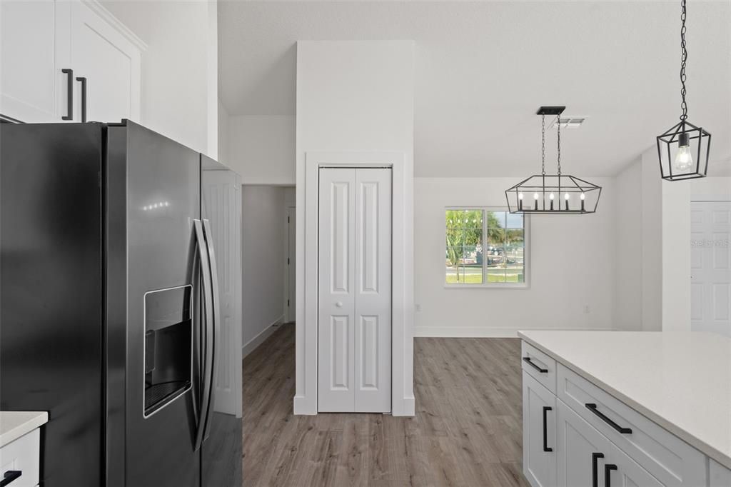 合同活跃: $334,900 (3 贝兹, 2 浴室, 1486 平方英尺)