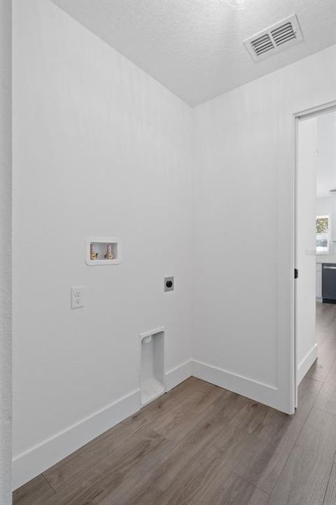 合同活跃: $334,900 (3 贝兹, 2 浴室, 1486 平方英尺)