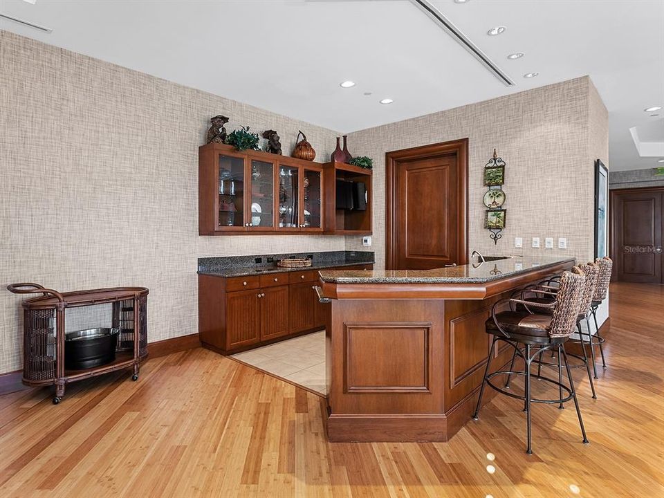 На продажу: $7,200,000 (4 спален, 4 ванн, 5987 Квадратных фут)