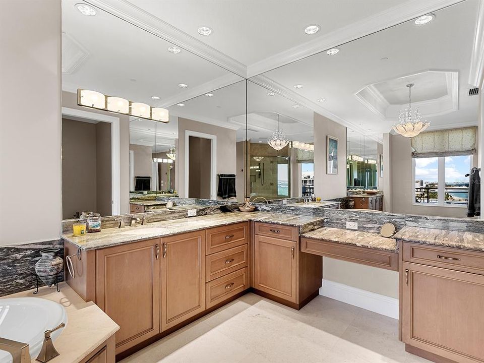 На продажу: $7,200,000 (4 спален, 4 ванн, 5987 Квадратных фут)