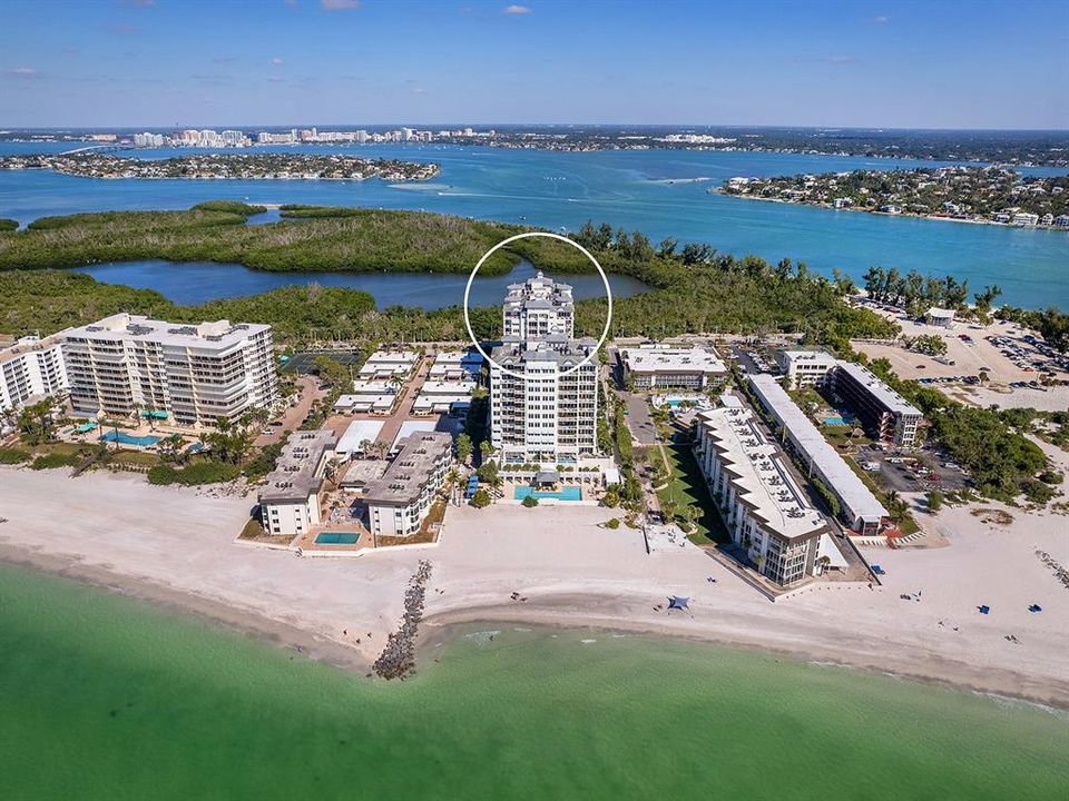 На продажу: $7,200,000 (4 спален, 4 ванн, 5987 Квадратных фут)