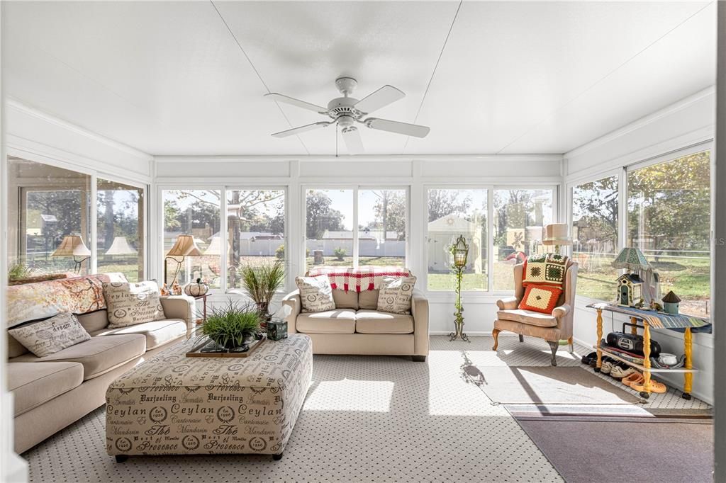 Activo con contrato: $204,000 (3 camas, 2 baños, 1040 Pies cuadrados)