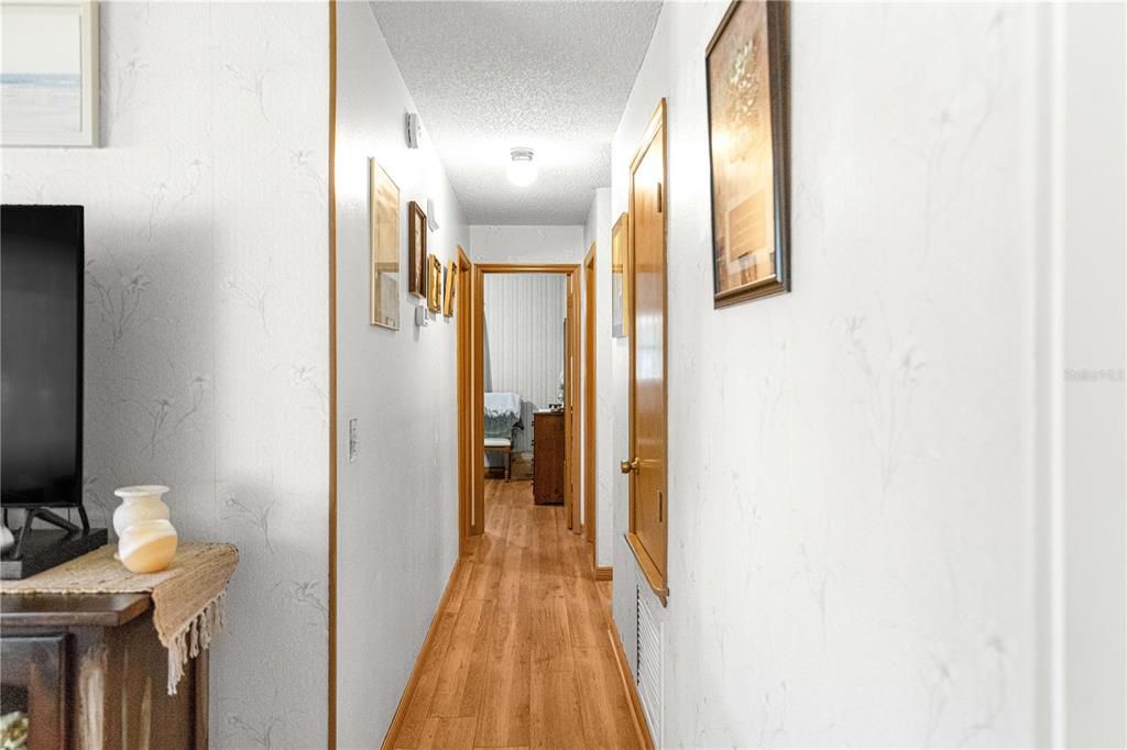 Activo con contrato: $204,000 (3 camas, 2 baños, 1040 Pies cuadrados)