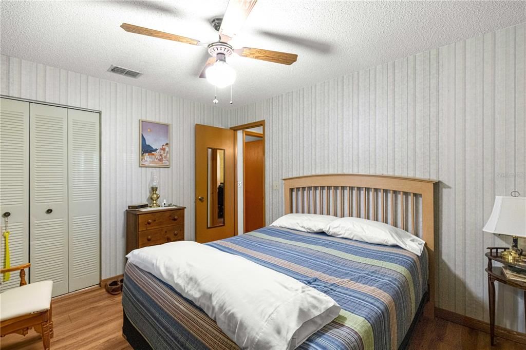 Activo con contrato: $204,000 (3 camas, 2 baños, 1040 Pies cuadrados)