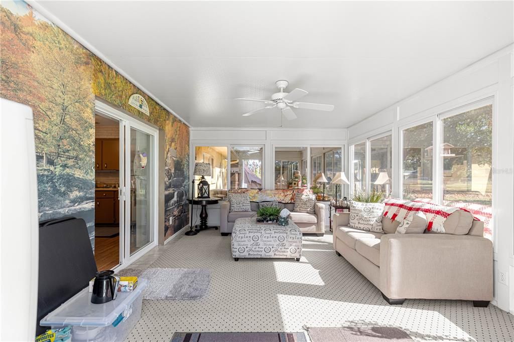 Activo con contrato: $204,000 (3 camas, 2 baños, 1040 Pies cuadrados)