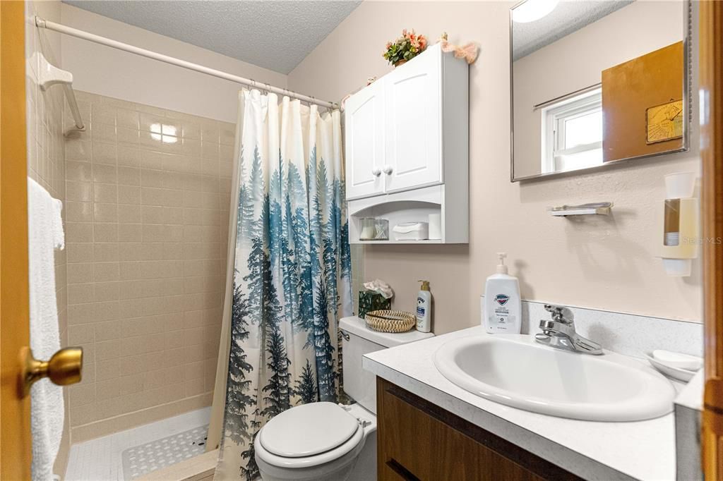 Activo con contrato: $204,000 (3 camas, 2 baños, 1040 Pies cuadrados)