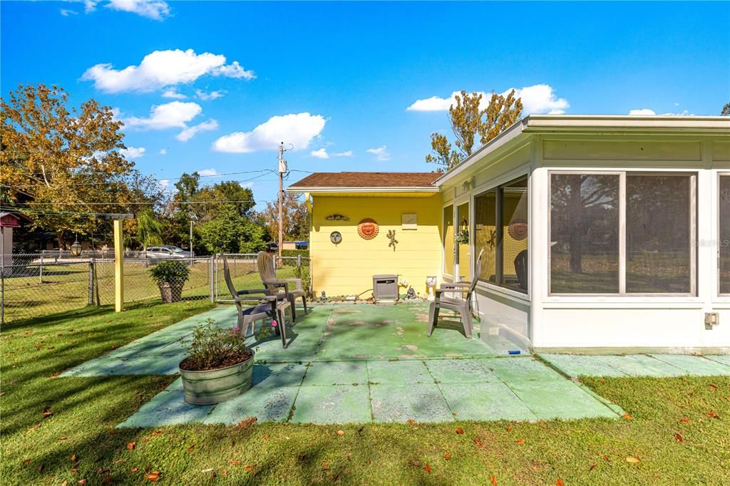 Activo con contrato: $204,000 (3 camas, 2 baños, 1040 Pies cuadrados)