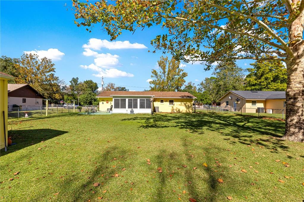 Activo con contrato: $204,000 (3 camas, 2 baños, 1040 Pies cuadrados)