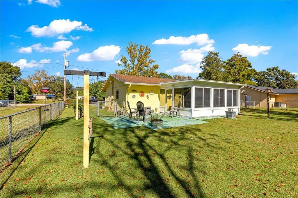 Activo con contrato: $204,000 (3 camas, 2 baños, 1040 Pies cuadrados)