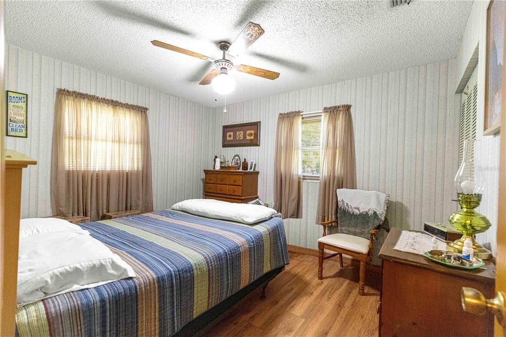 Activo con contrato: $204,000 (3 camas, 2 baños, 1040 Pies cuadrados)