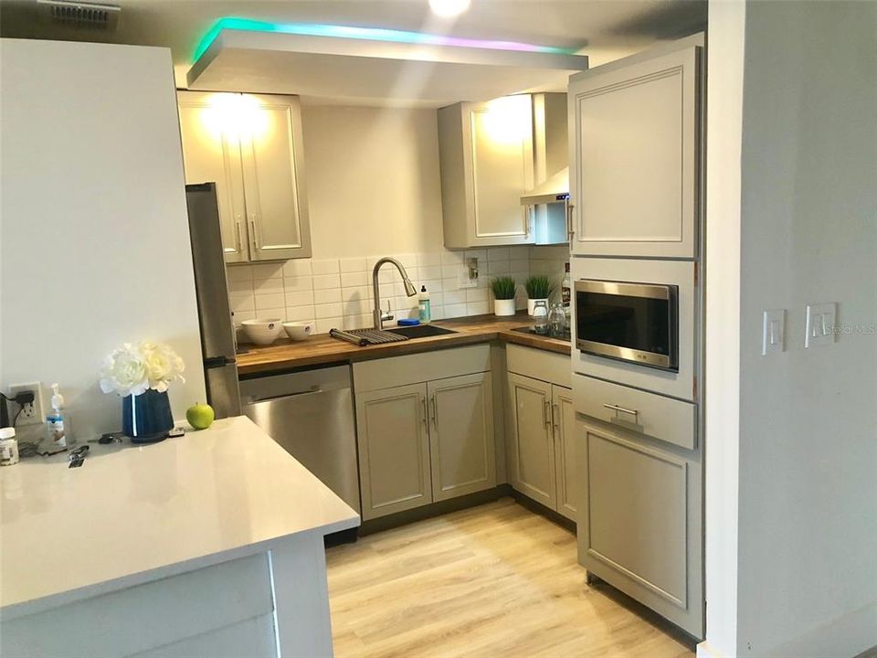 待售: $134,000 (2 贝兹, 1 浴室, 826 平方英尺)