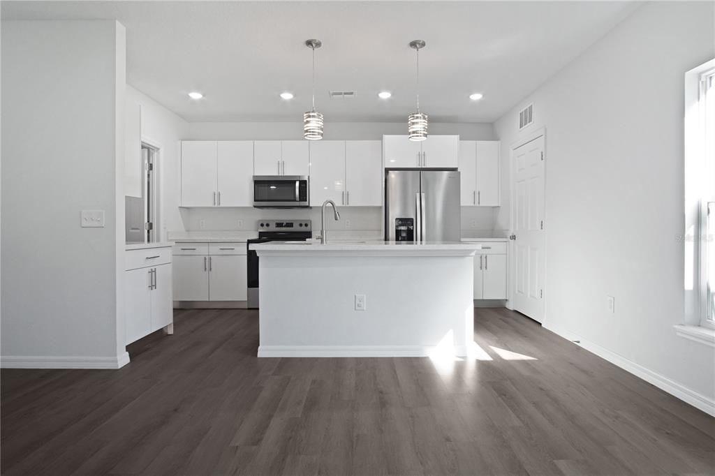 出租: $1,595 (3 贝兹, 2 浴室, 1696 平方英尺)