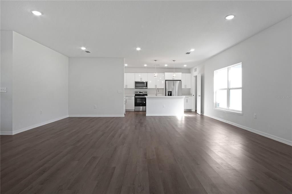 出租: $1,595 (3 贝兹, 2 浴室, 1696 平方英尺)