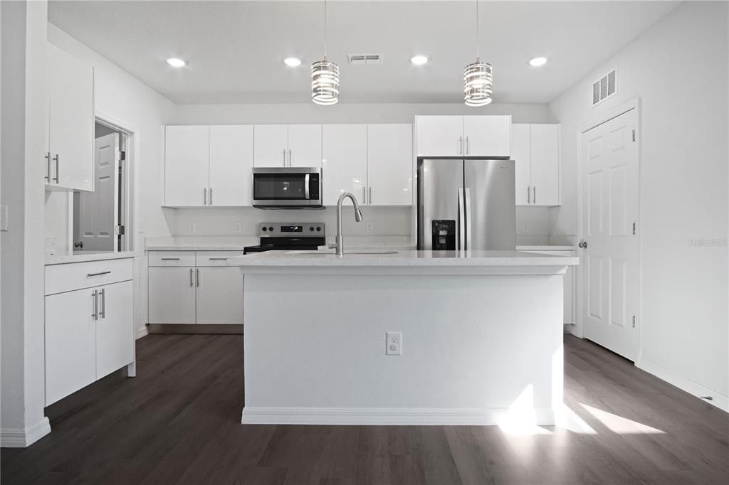 出租: $1,595 (3 贝兹, 2 浴室, 1696 平方英尺)