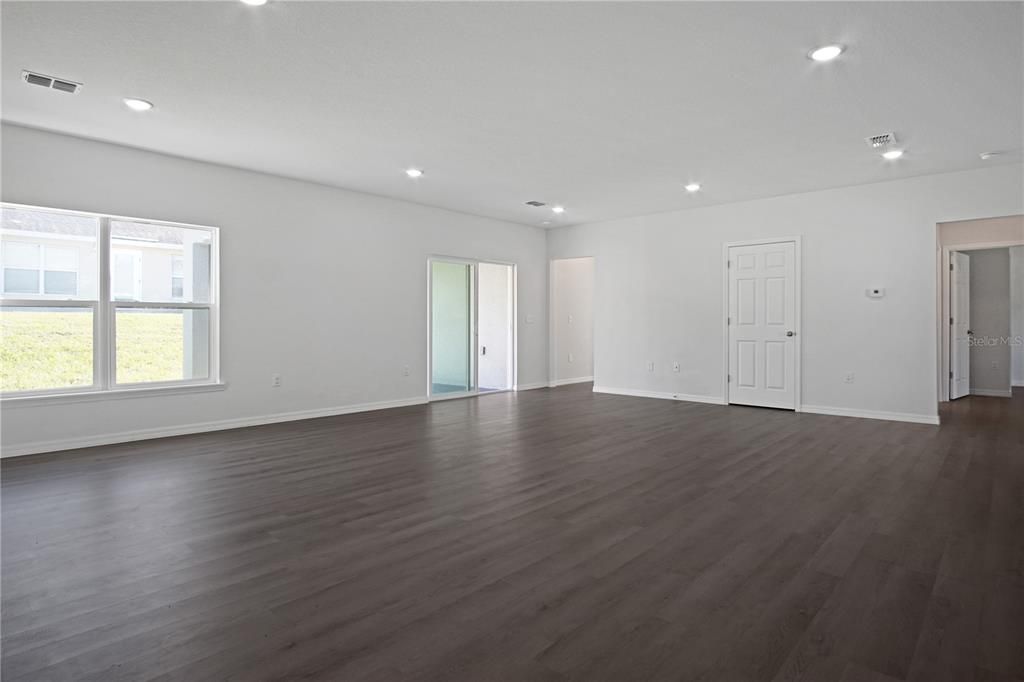 出租: $1,595 (3 贝兹, 2 浴室, 1696 平方英尺)