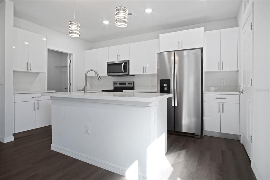 出租: $1,595 (3 贝兹, 2 浴室, 1696 平方英尺)