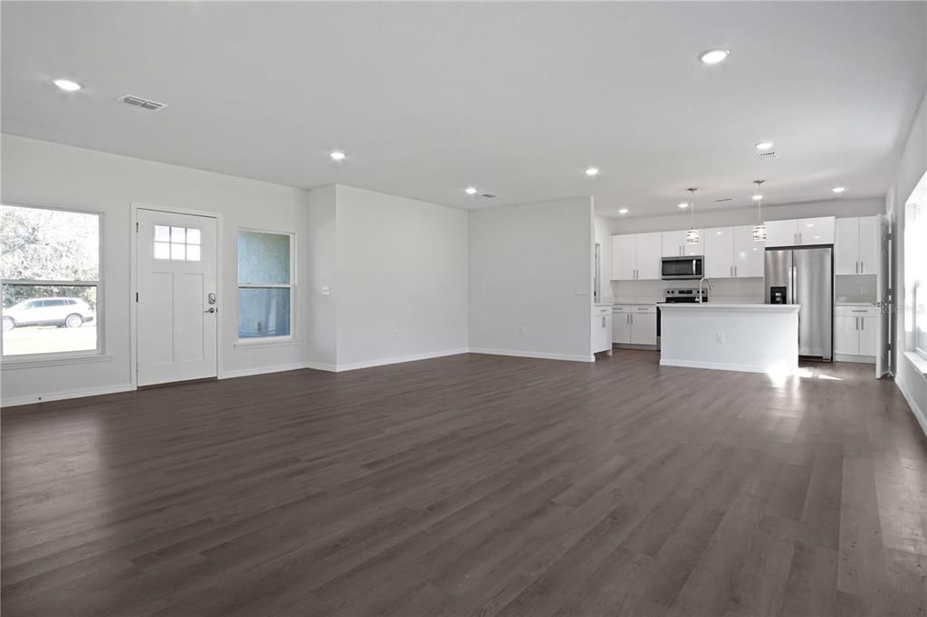 出租: $1,595 (3 贝兹, 2 浴室, 1696 平方英尺)