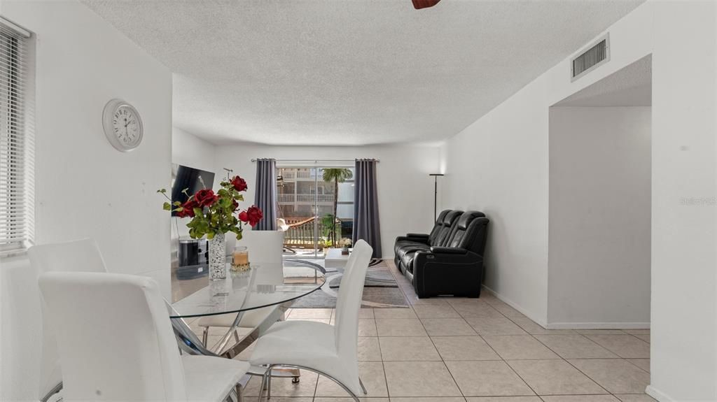 待售: $135,000 (3 贝兹, 2 浴室, 1289 平方英尺)