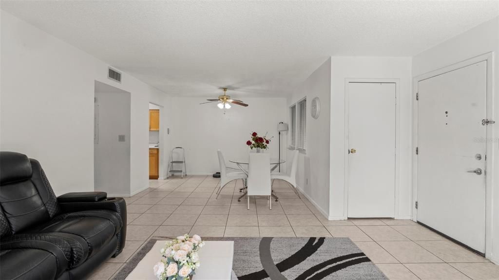 待售: $135,000 (3 贝兹, 2 浴室, 1289 平方英尺)