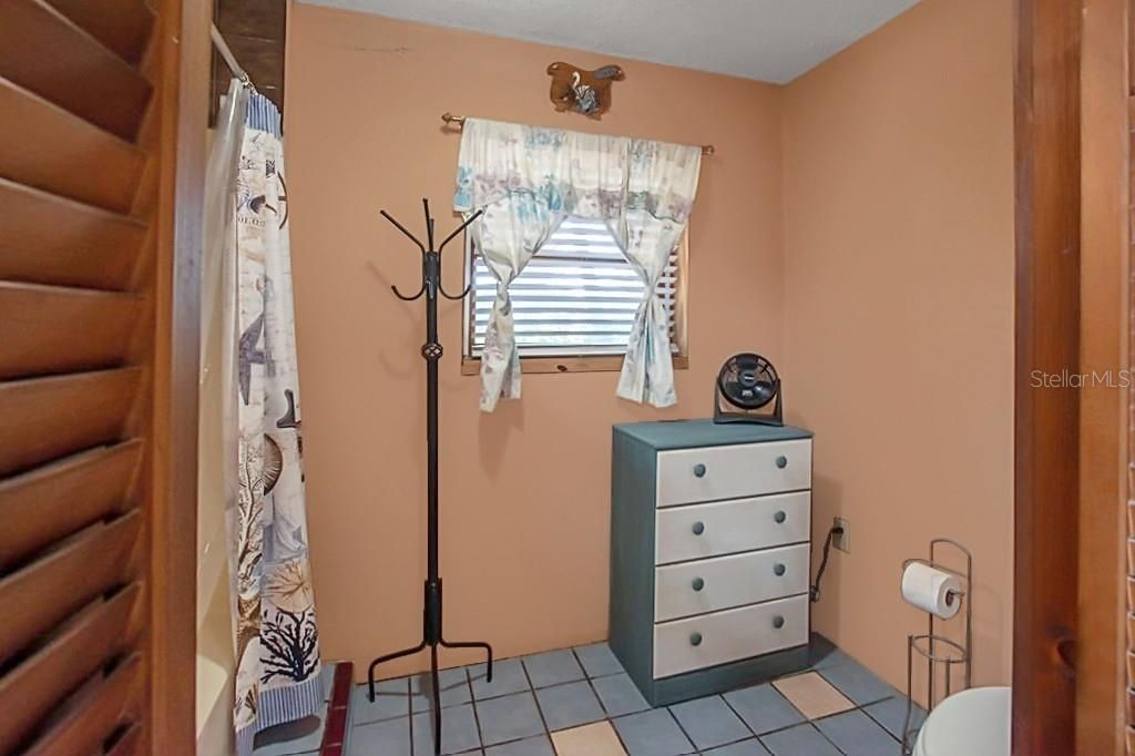 For Sale: $345,000 (3 beds, 1 baths, 1893 Square Feet)