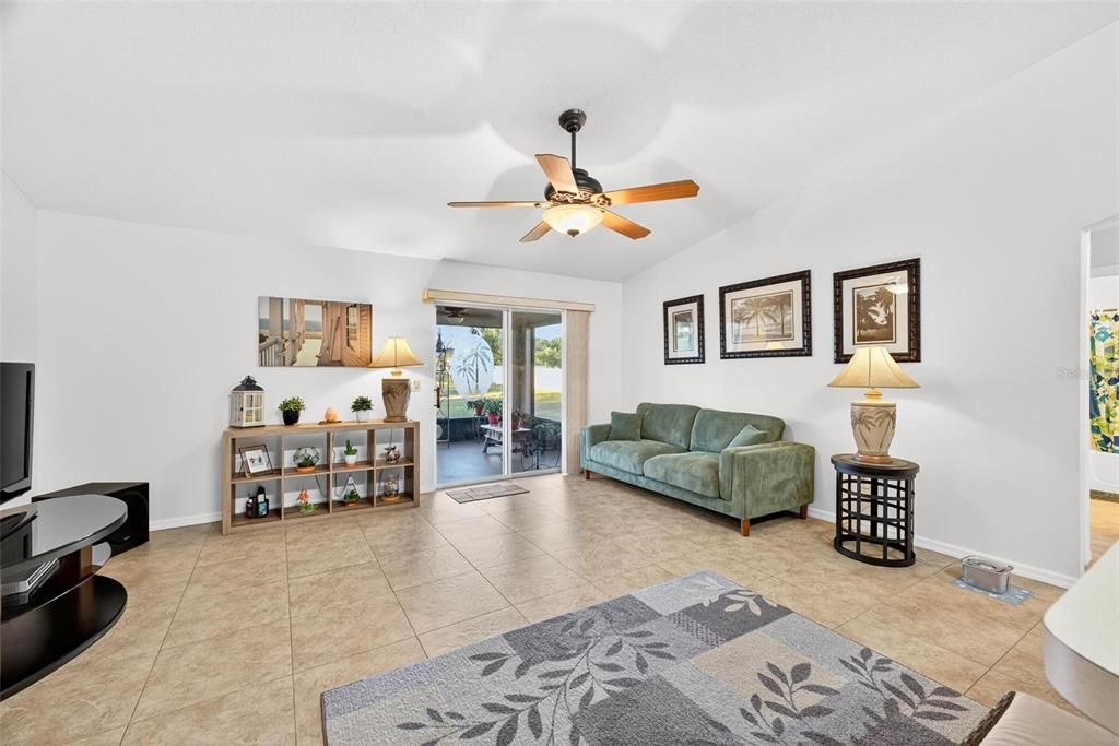 На продажу: $285,000 (3 спален, 2 ванн, 1621 Квадратных фут)