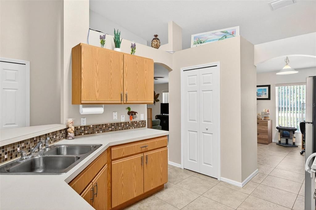 На продажу: $285,000 (3 спален, 2 ванн, 1621 Квадратных фут)