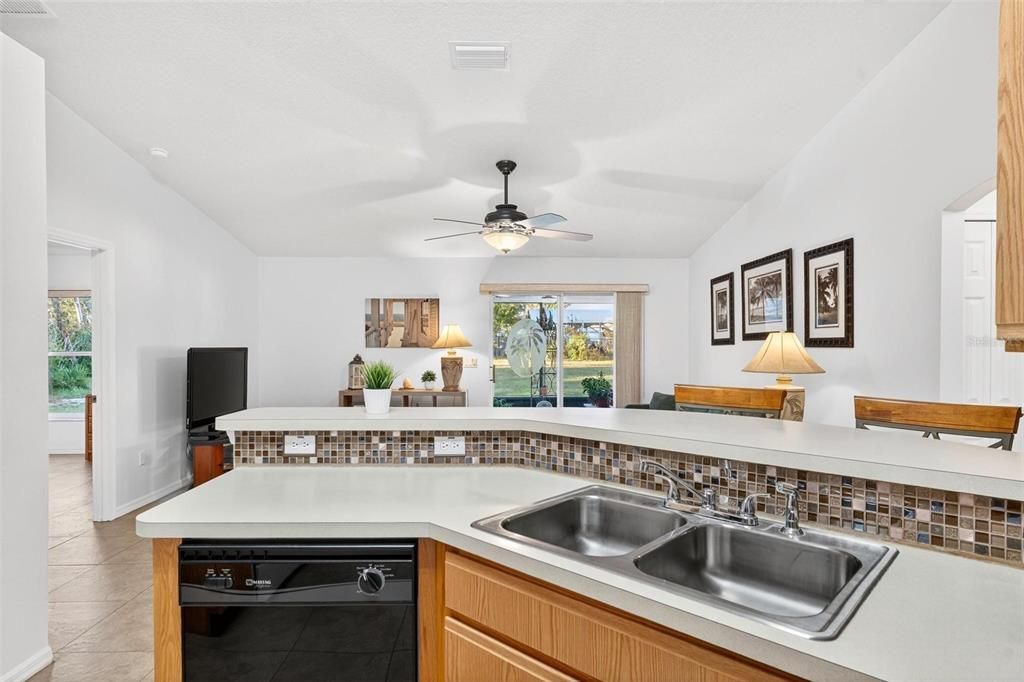 На продажу: $285,000 (3 спален, 2 ванн, 1621 Квадратных фут)