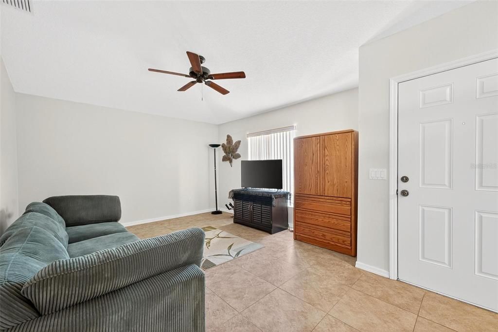 На продажу: $285,000 (3 спален, 2 ванн, 1621 Квадратных фут)