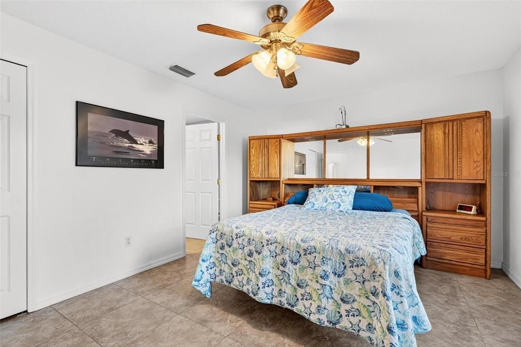 На продажу: $285,000 (3 спален, 2 ванн, 1621 Квадратных фут)