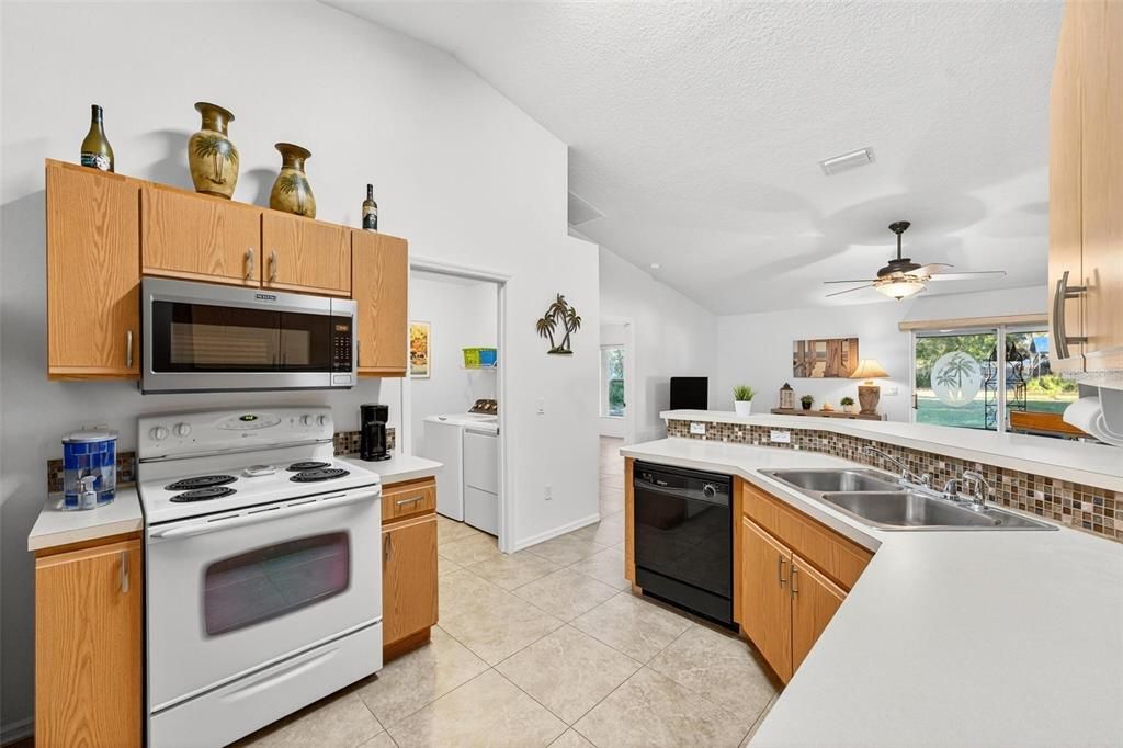 На продажу: $285,000 (3 спален, 2 ванн, 1621 Квадратных фут)