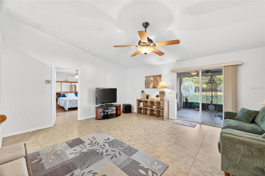 На продажу: $285,000 (3 спален, 2 ванн, 1621 Квадратных фут)