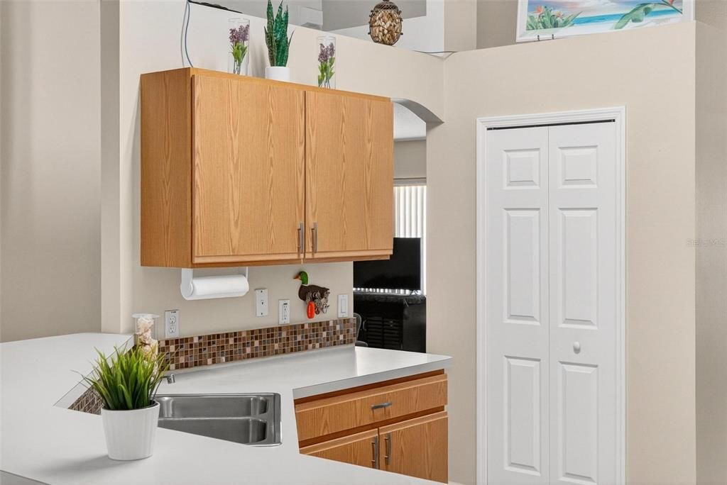 На продажу: $285,000 (3 спален, 2 ванн, 1621 Квадратных фут)