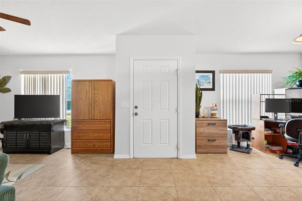 На продажу: $285,000 (3 спален, 2 ванн, 1621 Квадратных фут)