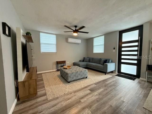 出租: $1,650 (3 贝兹, 2 浴室, 1150 平方英尺)