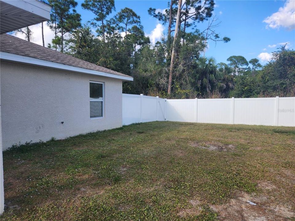 Active With Contract: $249,900 (3 beds, 2 baths, 1148 Square Feet)