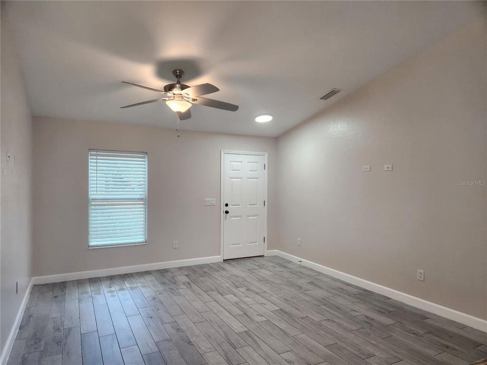 Active With Contract: $249,900 (3 beds, 2 baths, 1148 Square Feet)