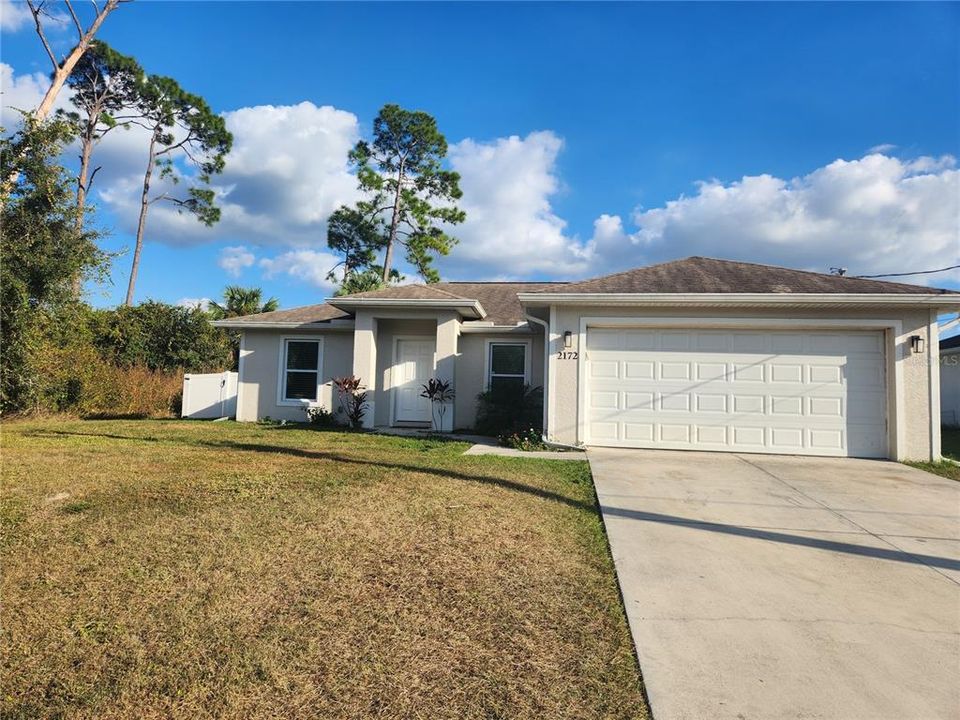 Active With Contract: $249,900 (3 beds, 2 baths, 1148 Square Feet)
